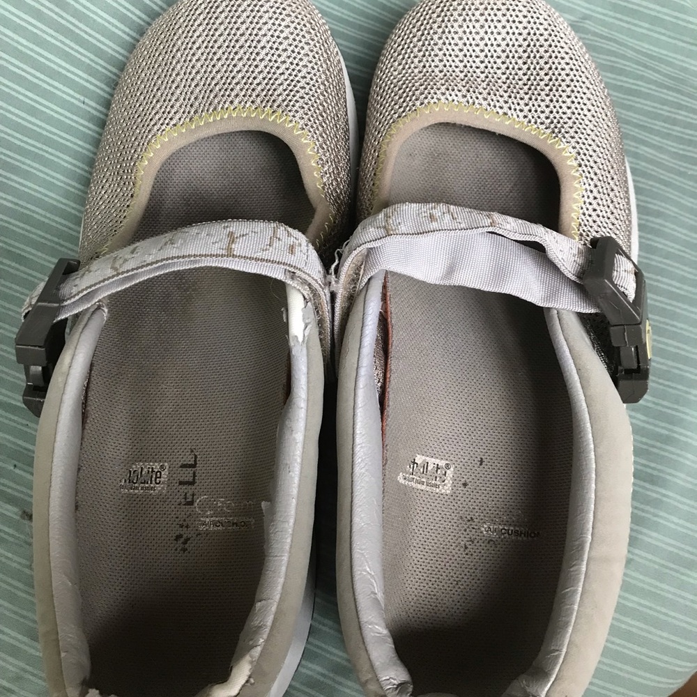 BUNDLE PLEASE Merrell Sz 6 shoes